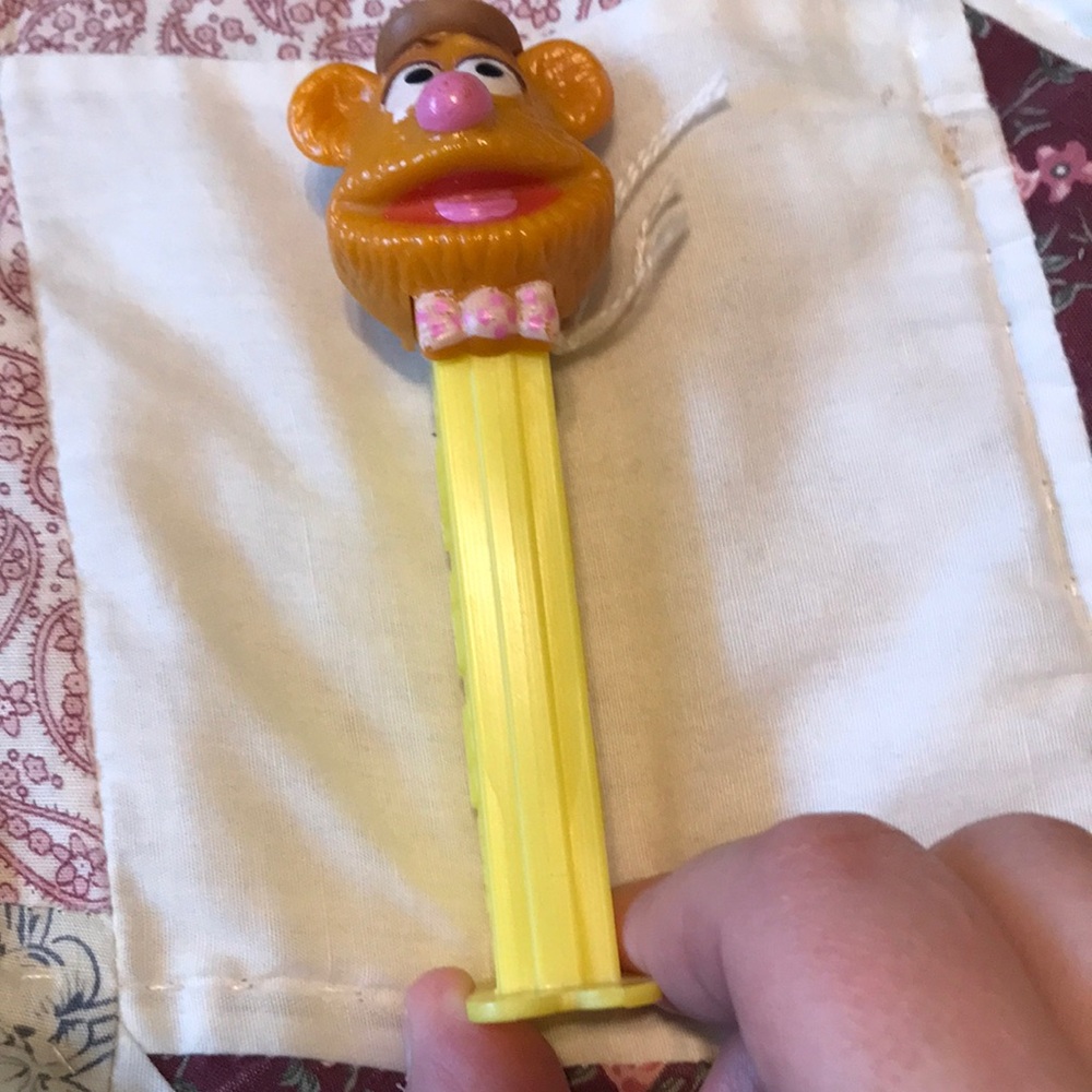 ❤️ Muppets Yellow Candy Dispenser - Kids Toy